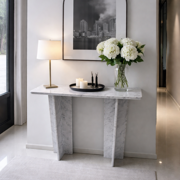 Bílá konzole s Bianco Carrara
