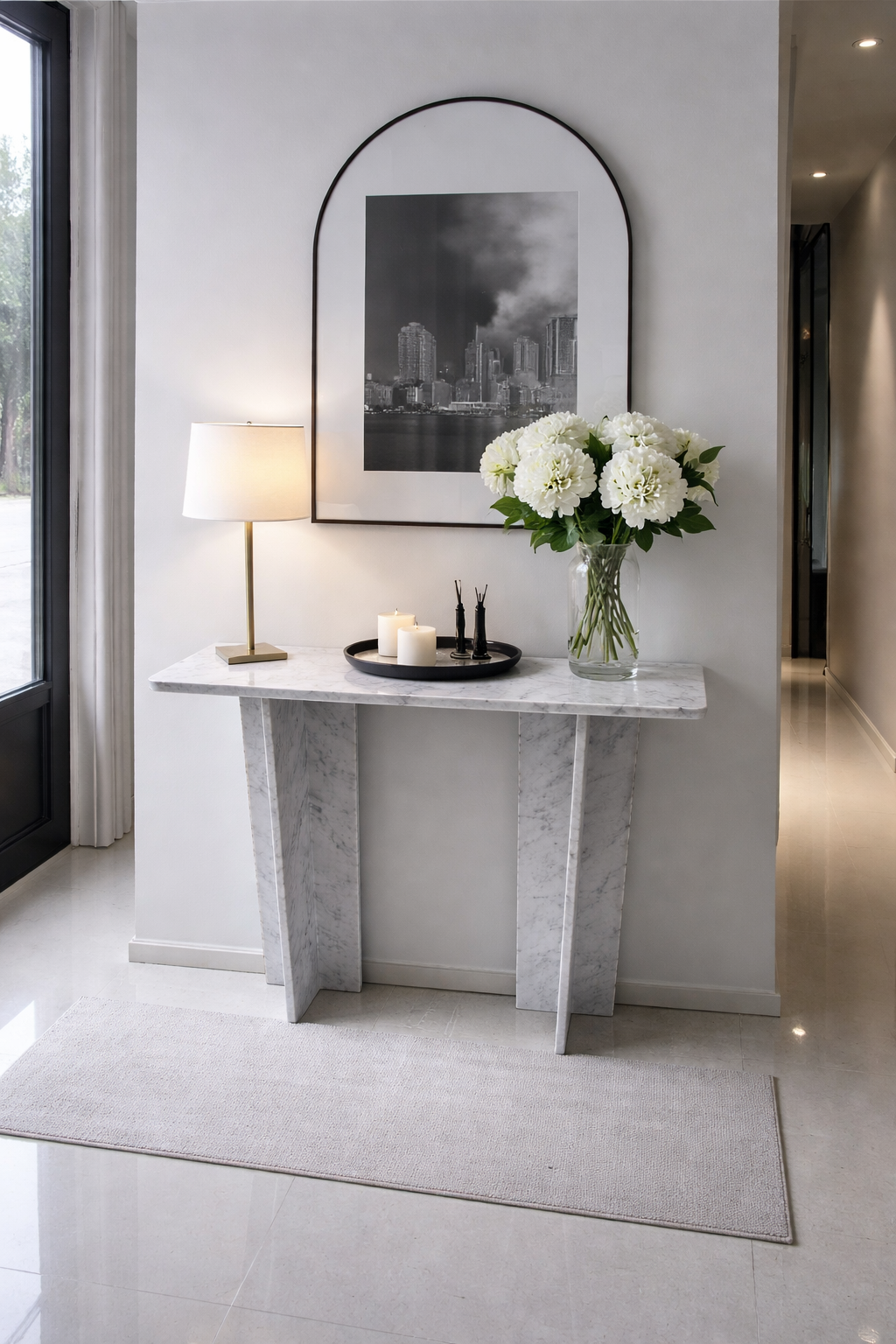 Bílá konzole s Bianco Carrara